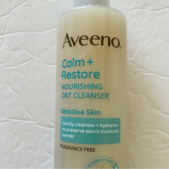 Aveeno Calm + Restore Nourishing Oat Cleanser for Sensitive Skin - 7.8oz - Picture 3 of 8